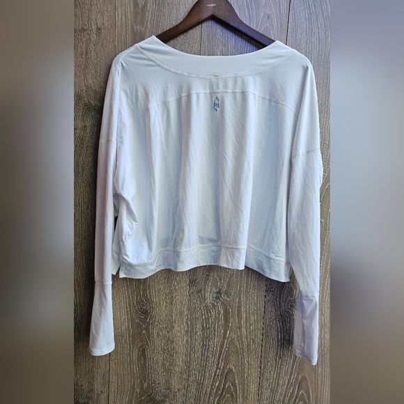 Free People Movement White Pump Top V-Neck Blouse Gym - Picture 2 of 6
